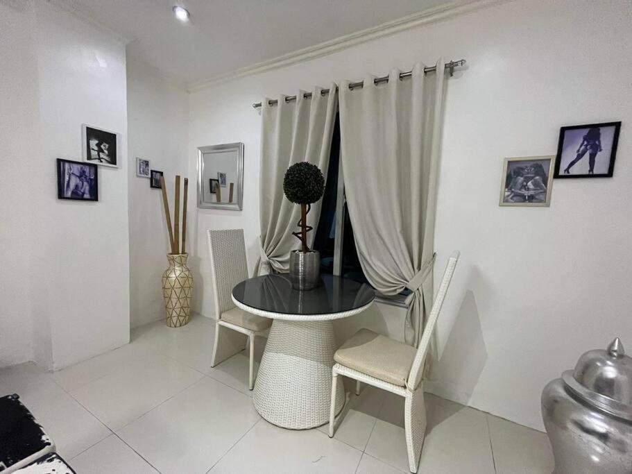Kandi Big 1 Bedroom King Bed, Free Housekeeping, Wi-Fi آنغلوس المظهر الخارجي الصورة