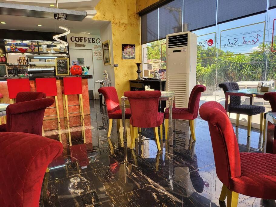Kandi Big 1 Bedroom King Bed, Free Housekeeping, Wi-Fi آنغلوس المظهر الخارجي الصورة