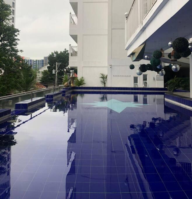 Kandi Big 1 Bedroom King Bed, Free Housekeeping, Wi-Fi آنغلوس المظهر الخارجي الصورة
