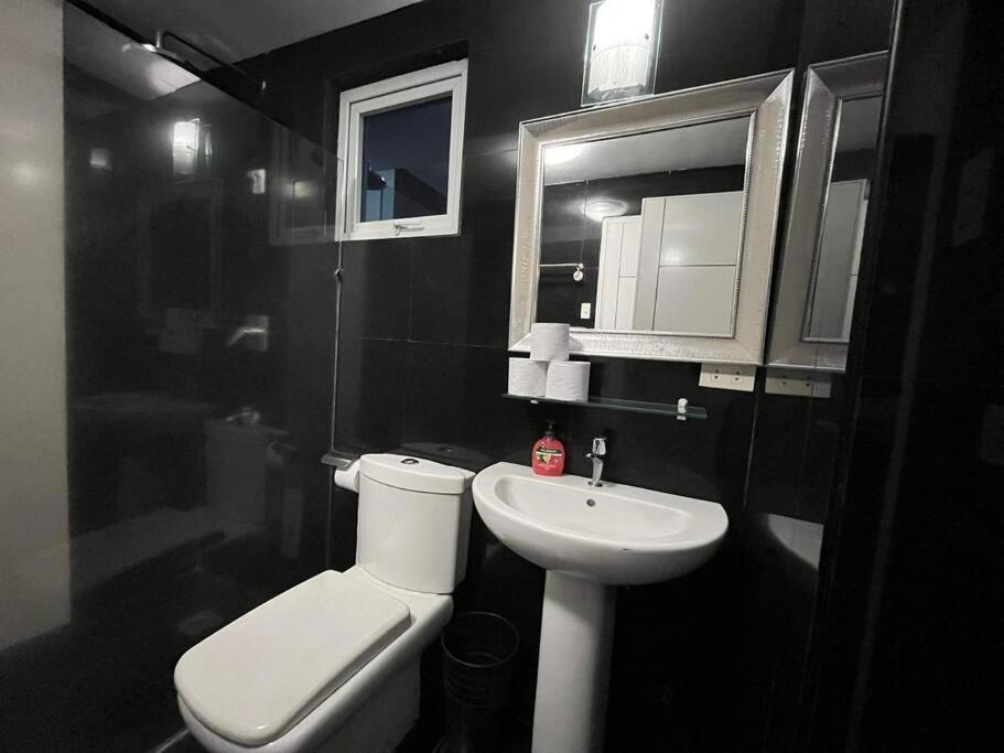 Kandi Big 1 Bedroom King Bed, Free Housekeeping, Wi-Fi آنغلوس المظهر الخارجي الصورة